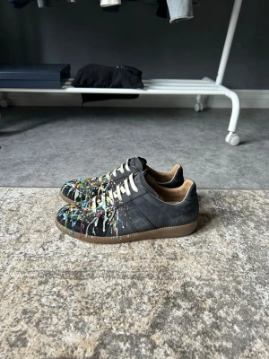 INTRESSEK0LL  - Maison Margiela Paint Splatter Gat Low Size 40.5, rare size Fits ~41 Good colorway Amazing condition 8,5/10 Classic pair, don't need to say much Of course autentic