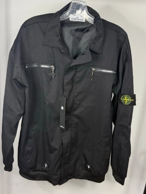 Stone island vindjacka - Stone islans vindjacka, storlek L, tunn o skön inför sommaren, först till kvarn !!