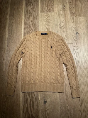 Ralph lauren canbleknit - Cableknit från Ralph Lauren | storlek xs (passar mig som har s/m) | skick: nästan ny | pris 299kr | hör av er vid minsta lilla fråga 🙋|