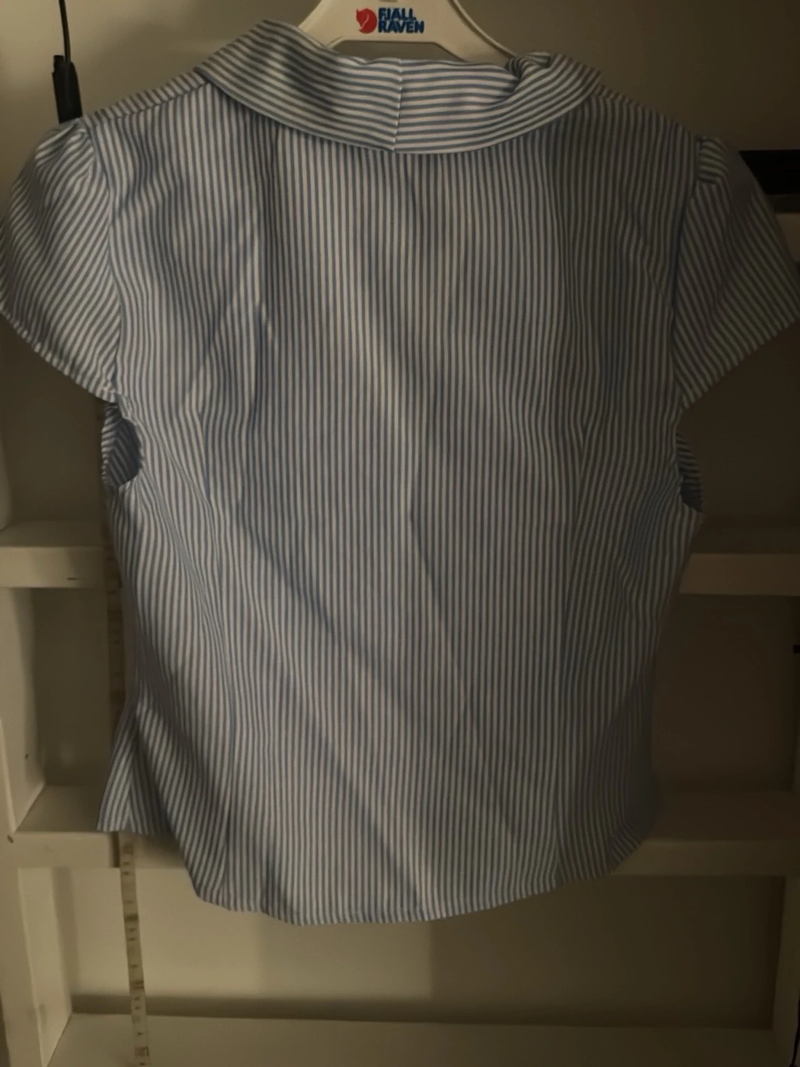 Blårandig blus med kort ärm - 1