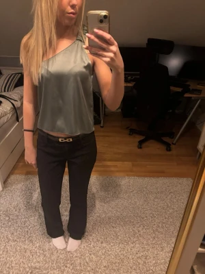 Topp Zara - Säljer min superfina topp från Zara i storlek s💘💘