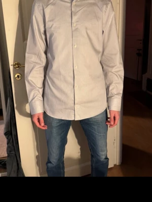 These Glory Days skjorta, storlek M - Skjorta från These Glory Days:  -T Saleya Stripe Shirt SF -Oanvänd med prislapp. -Storlek medium(39/40) -100% bomull  Pris kan såklart diskuteras!