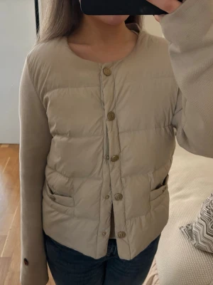 Busnel - Snyggaste cardigan jackan från busnel! I ull och dun🥰