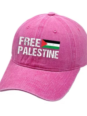 Rosa keps med Free Palestine-tryck( ny oanvänd) - Snygg rosa keps med böjd skärm och broderade sömmar. Framsidan har ett tryck med texten 'Free Palestine' och en flagga i rött, grönt, vitt och svart. Perfekt accessoar för att visa ditt stöd och sticka ut i mängden.
