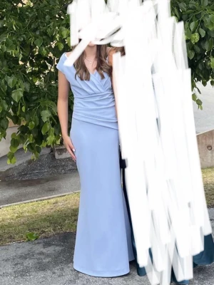 Ljusblå balklänning  - Super fin balklänning från bubbelroom, endast använd en gång! Klänningen är i storlek S, hör av er vid fler bilder eller frågor🌸