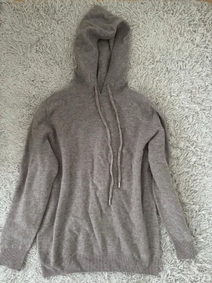 Kashmir tröja  - Riktigt fet Kashmir tröja || tröjan har inget märke || gjord av 100% Kashmir || storlek s/xs || aldrig använd ||