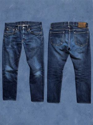 RRL SELVEDGE JEANS - Ett par extremt feta jeans från ett av de mest kvalitativa märken som går att få tag på nämligen Double Ralph Lauren! Storlek 30/32 men sitter som 30/30. Hör av dig vid frågor!