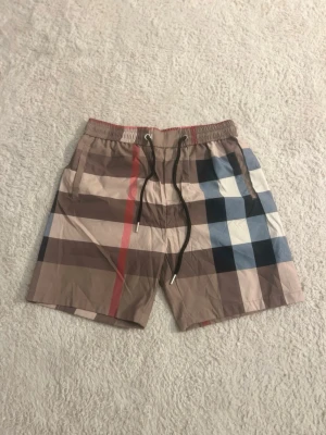Burberry shorts - Syrgas burberry shorts i toppskick 