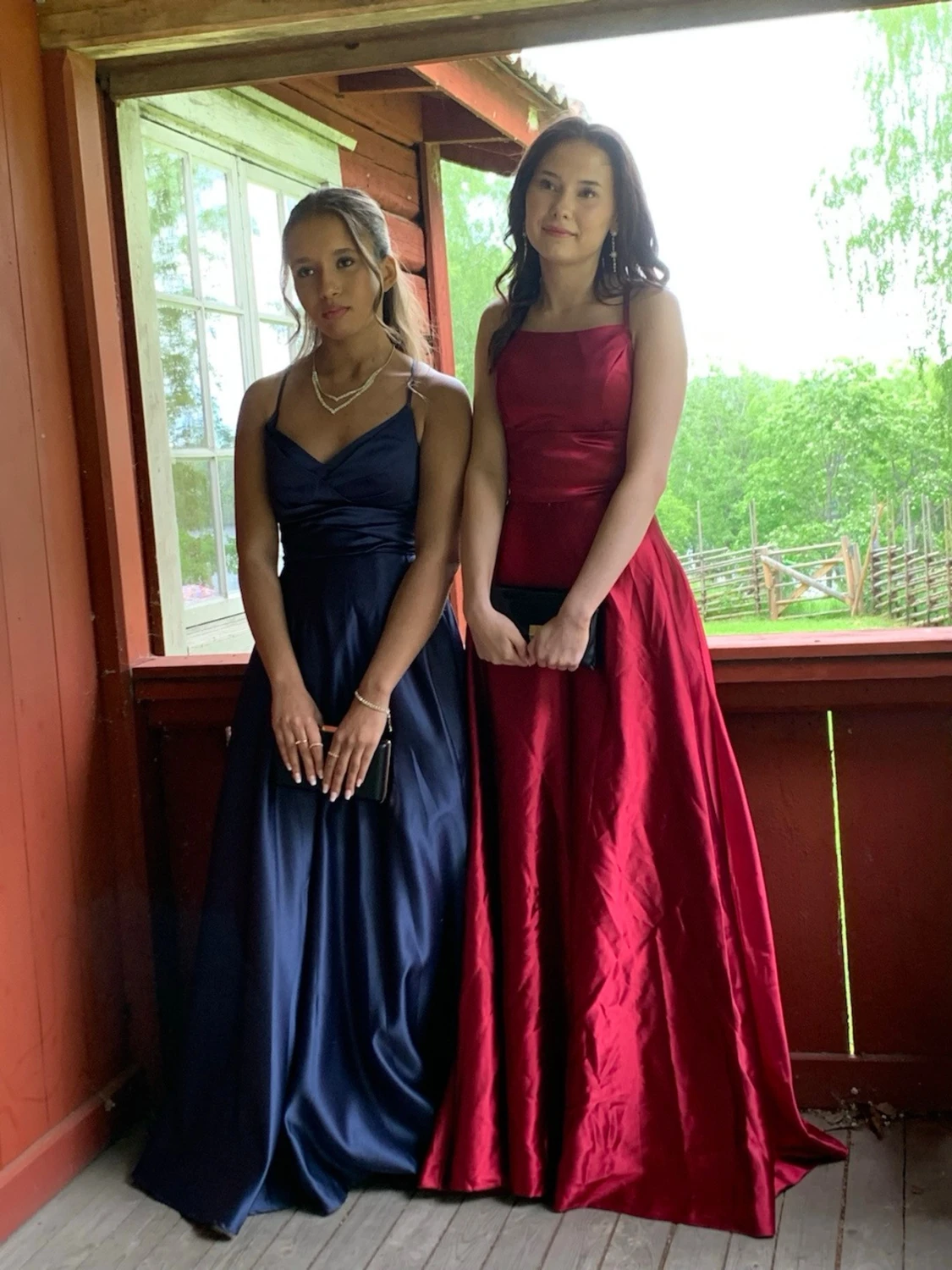 Vinröd balklänning med snörning - 5