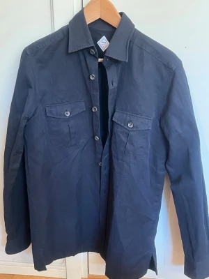 Mörkblå Overshirt, S, från Xacus - Mörkblå Overshirt i bra skicka från Xacus  Hör av dig angående frågor! /Hugo