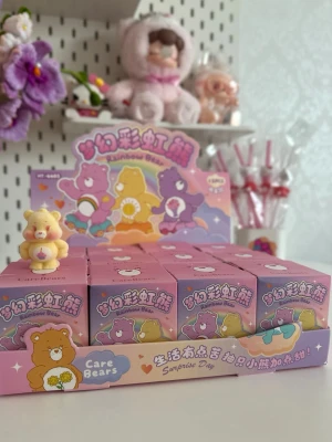Care bear figur  - 25kr/st care bear blind box obs! Helt nya så man får en random🫶🏻köp endast om du är okej med det. Vissa har hål i botten för att tex kunna använda som topper på penna 