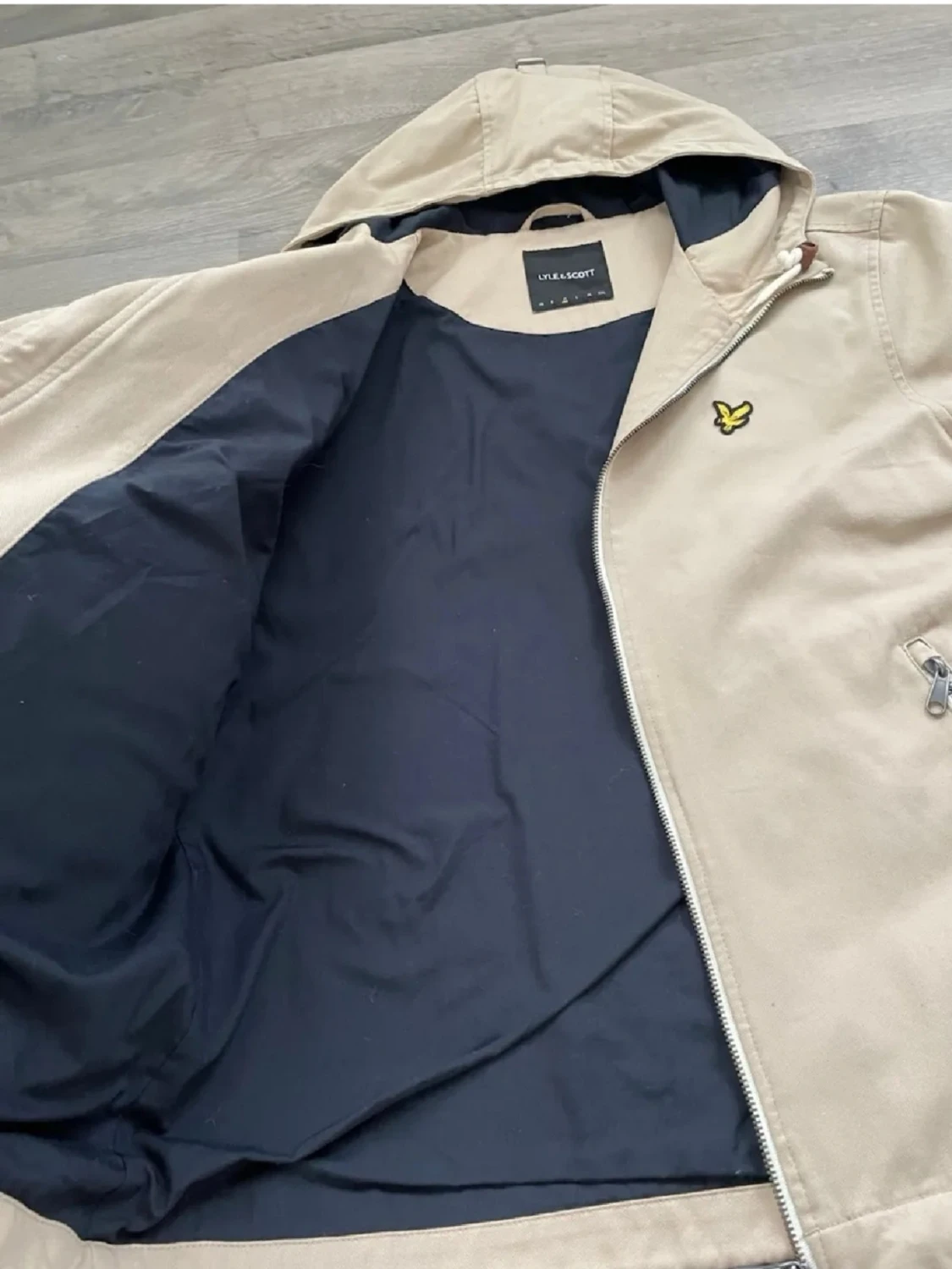Beige vindjacka från Lyle & Scott - 1
