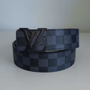 Lv Bälte  - Säljer Louis Vuitton bälte. Pris kan diskuteras. Har ni några frågor är det bara att höra av er!