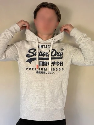 Superdry hoodie herr - Riktig fräsch superdry hoodie i väldigt bra skick, storlek S, skriv vi fler frågor och funderingar 