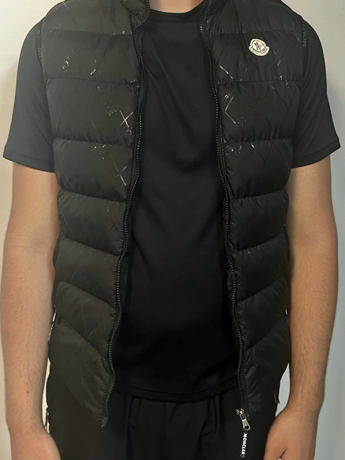Svart dunväst från Moncler