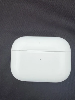 Apple - Säljer ett par Airpods Pro 2 i ett mycket bra skick, väldigt bra kvalité fortfarande. Detta eftersom snålt användande utav de. Behöver inte de längre då ja köpte Airpods Max. Löser till ett schysst pris så hör av er! (Endast seriösa köpare!)