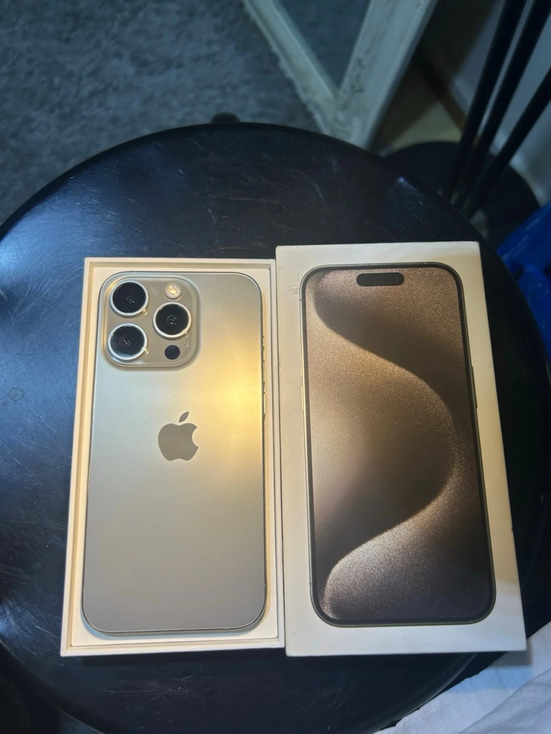 iPhone 15 Pro Max titan