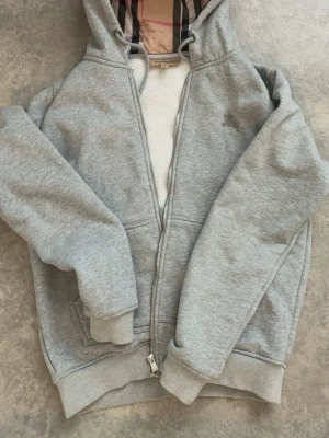 Grå hoodie Burberry  - Storlek S