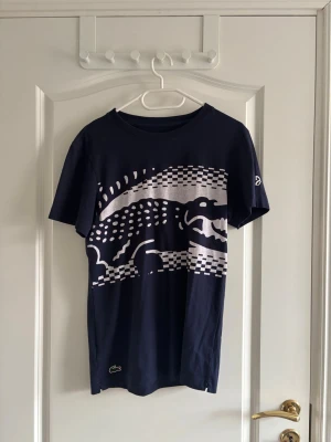 Lacoste Tshirt - Mängdrabatt finns! Ju fler plagg du köper, desto bättre pris kan jag ge!