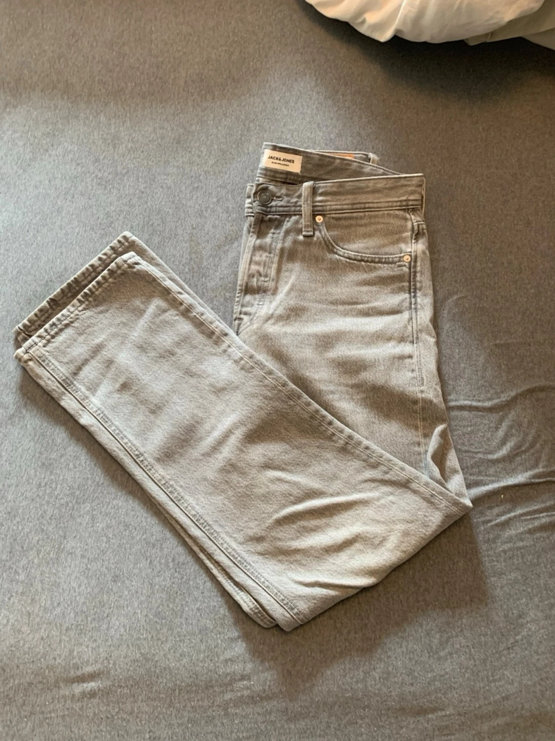 Ljusgrå Jeans från Jack and Jones 