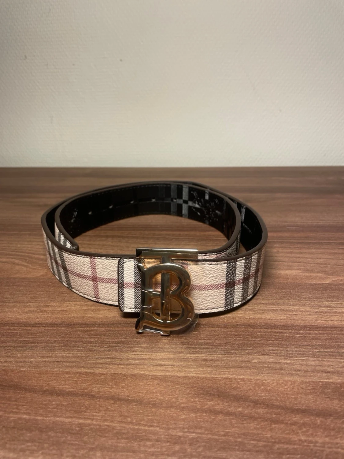 Randigt Burberry bälte med B-spänne