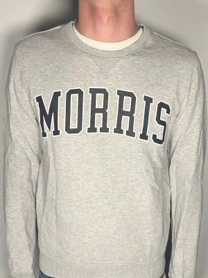 Morris tröja - Säljer en riktigt snygg och trendig Morris tröja i fint skick, storlek S, vid frågor är det bara att skriva //Gramenti