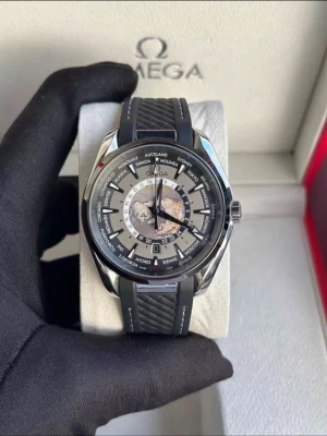 Omega Seamaster 150 - Brand new with whole sets. Automatic movement with rubber strap. Dial size 41mm. Nightlight function 🌃🎆. The steel stamp is clear, and the bracelet also bears a steel stamp. Best quality✅. Fast shipping.