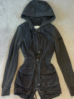 Abercrombie & fitch vintage jacka XS - Vintage Abercrombie & fitch jacka med luva. Mycket fint skick💕💕