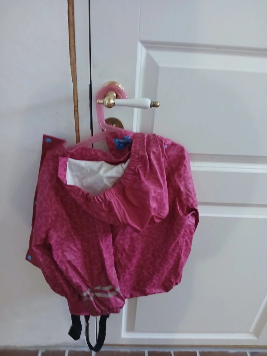 Rosa regnjacka med reflexdetaljer - 1