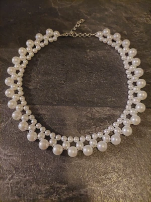 Handgjort Pärlhalsband  - Handgjort halsband av Dalkullans Teskedsringar  Storlek 45-55 cm  