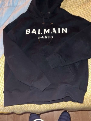 Balmain hoodie - Helt onanvänd säljer då den inte passar