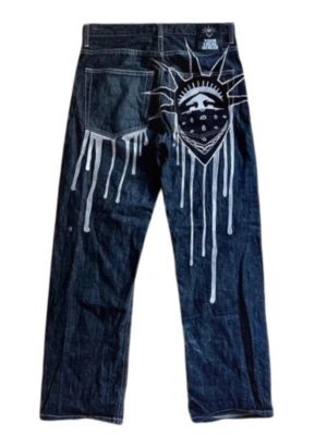 Yld jeans  - hej! söker yld jeans i vuxen storlek. bjud ut vad ni har. pris kan diskuteras privat😄