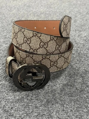 G bälte - Väldigt fin och unik GG bälte. Matchar med nästan intill vilken outfit du har. Stillig. Funderingar? Kom dm!