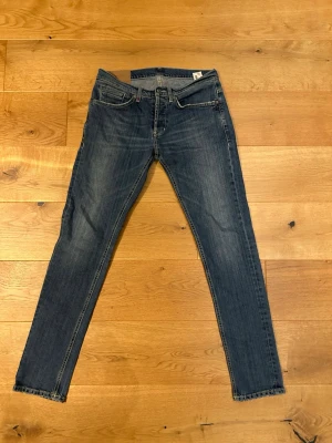 Dondup George Jeans - Dondup George Jeans i mycket bra skick | Storlek och mått: W32, längd ca 105cm, midja ca 39cm📏| Vid frågor eller diskussion om pris är det bara att skriva✍🏼| Frakt inom 48h📦