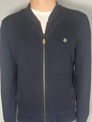 Morris helzip - Säljer en riktigt snygg och trendig Morris helzip i fint skick, storlek M, vid frågor är det bara att skriva //Gramenti