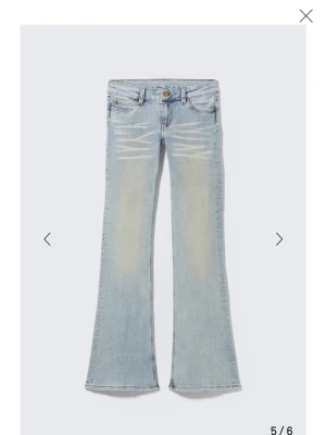 Ljusblå cheap Monday jeans - Köpta från plick men säljer då de var för små för mig!💕Mvh snälla köp behöver pengar😭✌️