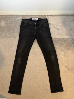 Jacob Cohen Nick - Säljer ett par snygga Jacob Cohen jeans i modellen Nick. Grymt skick, hör av er vid frågor!