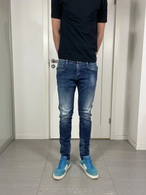 Replay Anbass Jeans  - Säljer nu dessa Replay Anbass Jeans, W30 o L32, skriv för fler bilder/frågor🙌🏼