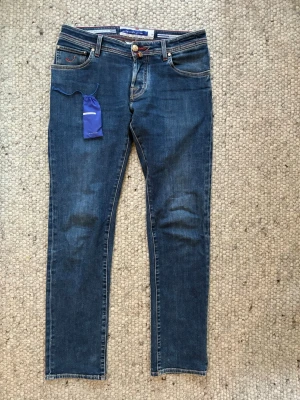 Jacob cohen jeans - Sjukt snygga! nypris 5500kr mitt endast 899kr! längd 101cm midja 41,5 cm