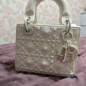 Helt ny väska - Säljer ett helt ny väska med väldigt bra kvalitet för 500kr