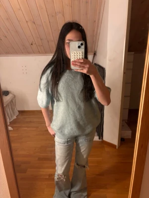 Kortärmad stickad tröja - Säljer min kortärmade stickade tröja från HM i str L men passar mig som också passar xs.