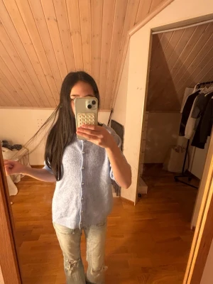 Stickad kortärmad tröja  - Säljer min kortärmade stickade tröja från samsa collections/gekås 