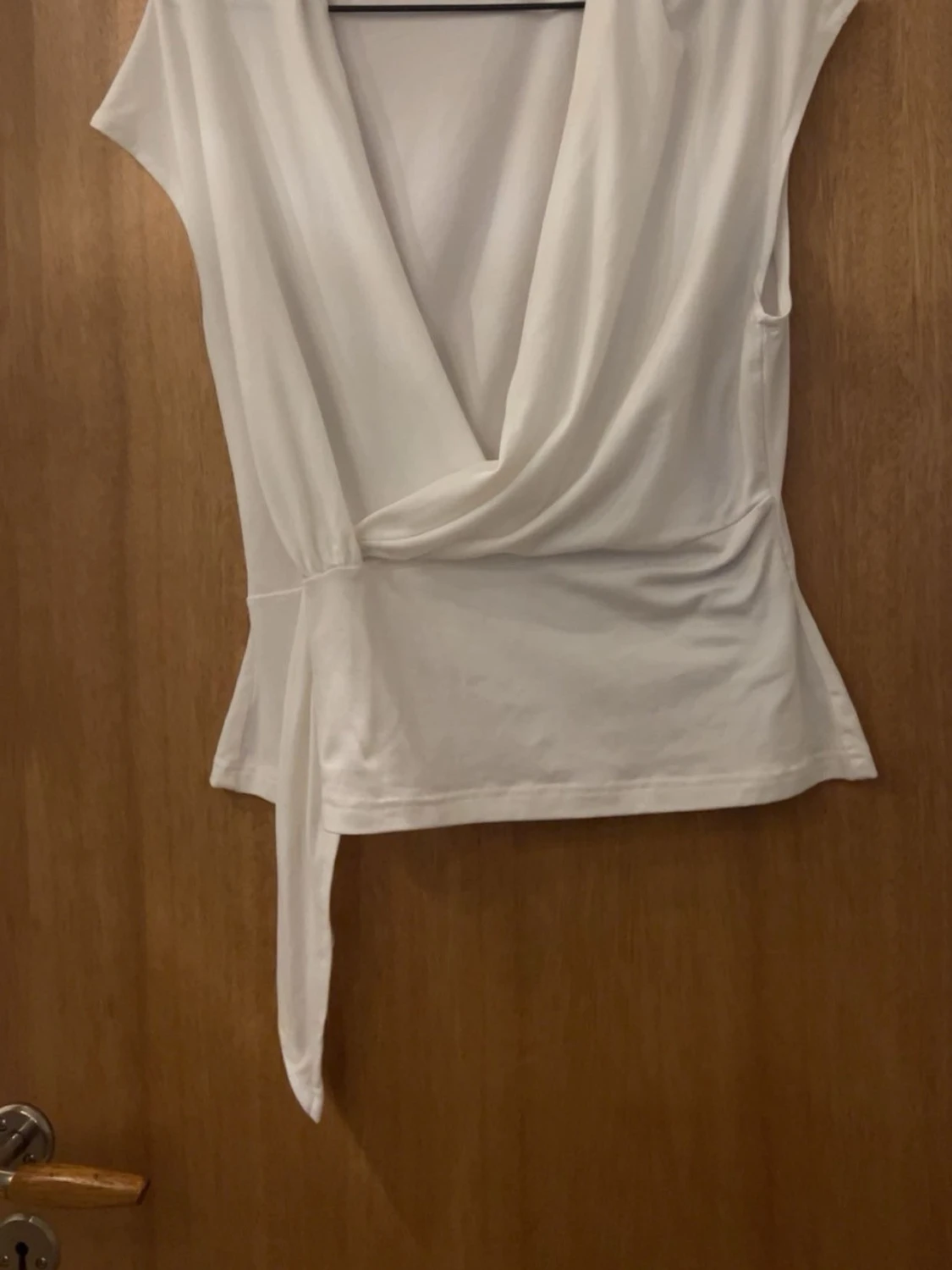 Vit omlottopp med knytband - 1