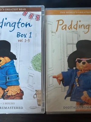 Paddington dvd samling 1-4 - Två DVD-utgåvor med ”The World's Greatest Bear” Paddington. Box 1 innehåller volym 1-3 och den andra DVD:n är del 4. Båda är digitalt remastrade.   Part 4 dvdn är fortfarande inplastad.  Finns på språk: Svenska, Norska    OBS!! skivorna är begagnade så det kan förekomma repor/hairlines på skivorna, men då jag kollar igenom alla filmer jag säljer garanterar jag att alla funkar felfritt om inget annat står! :)