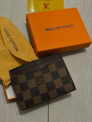 Plånbok helt ny - Ny och fräsch plånbok. Oanvänd fick den i gåvan.