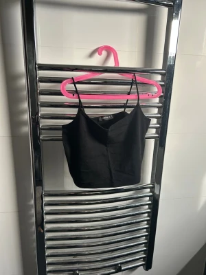 Top - Detta är en top från Fb sisters den är jättefin och passar till allt.