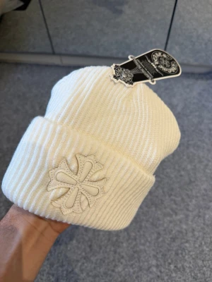 Chrome hearts white beanie - One size fits all and in very good condition just like new!!