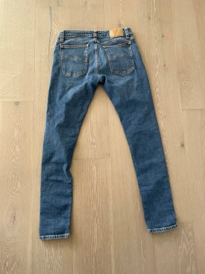 Nudie jeans Skinny Linn - Säljer dessa feta Nudie jeansen i modellen Skinny Linn W31 L32! Hör av dig vid frågor eller för fler bilder!