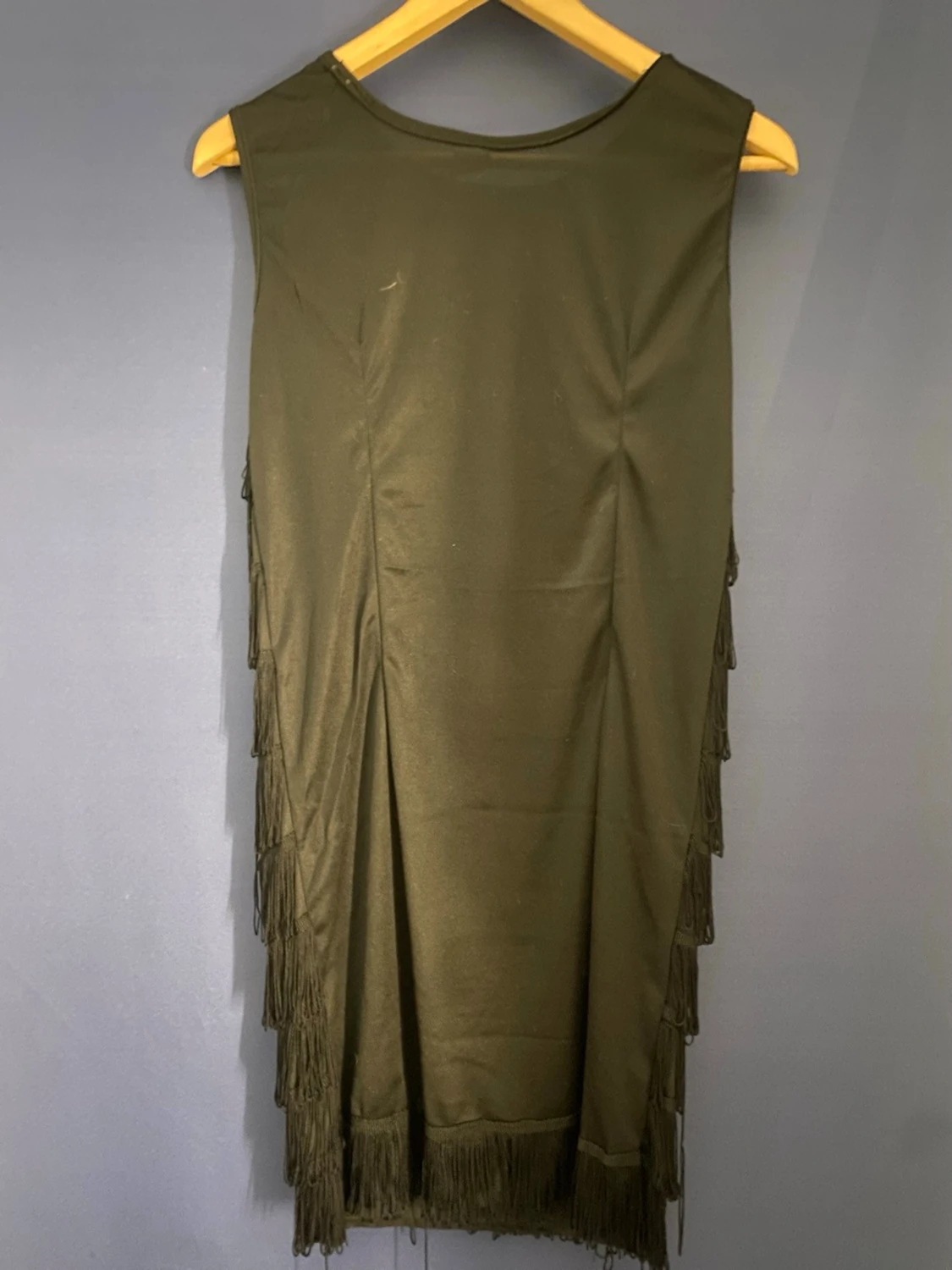 Svart buttericks klänning med fransar - 1