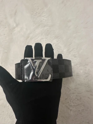 L.V bälte  - Skickar inom 24 timmar 110cm